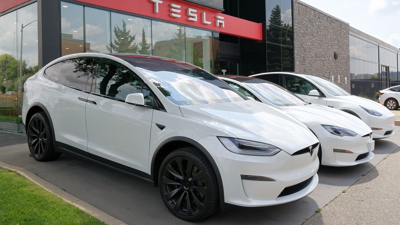 Samochody Tesla, 4 sierpnia 2023 r.