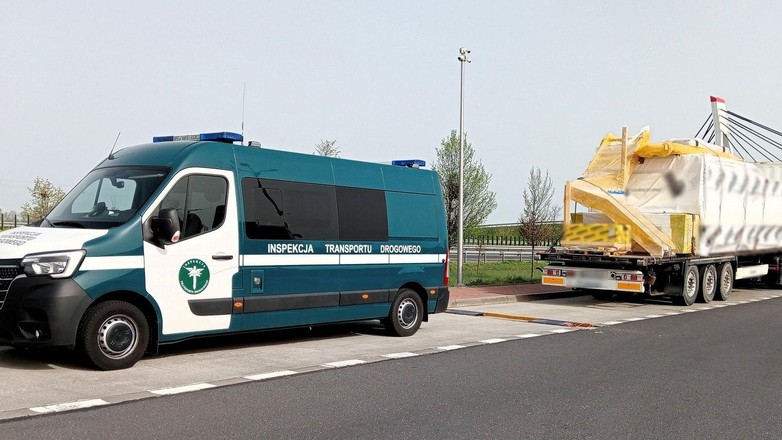 Kierowca tej ciężarówki wręcz prosił się o kontrolę