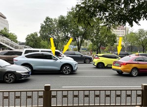 Tak przyciemnionych szyb jeszcze nie widziałem. W Chinach jeżdżą tak prawie wszyscy