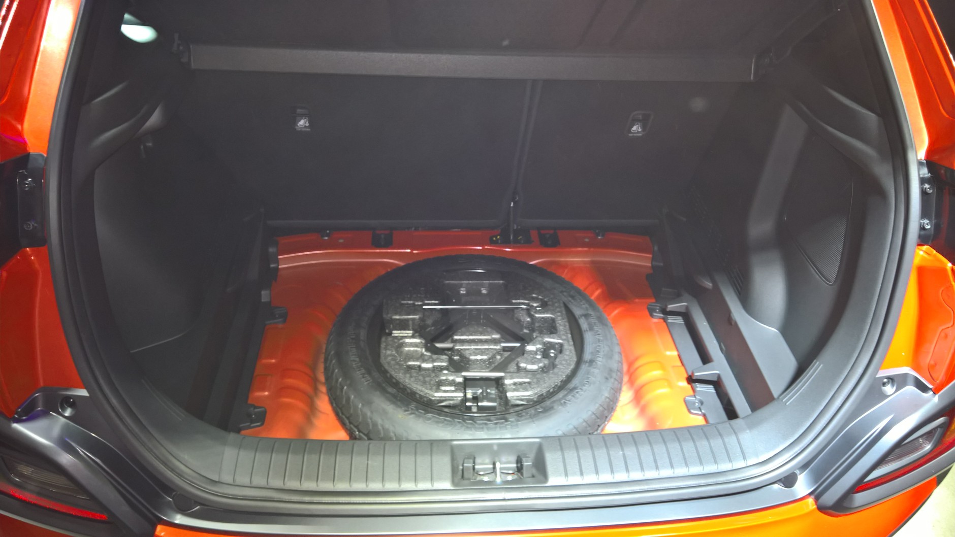 Koło zapasowe jest ale w wersji dojazdowej. Hyundai Kona