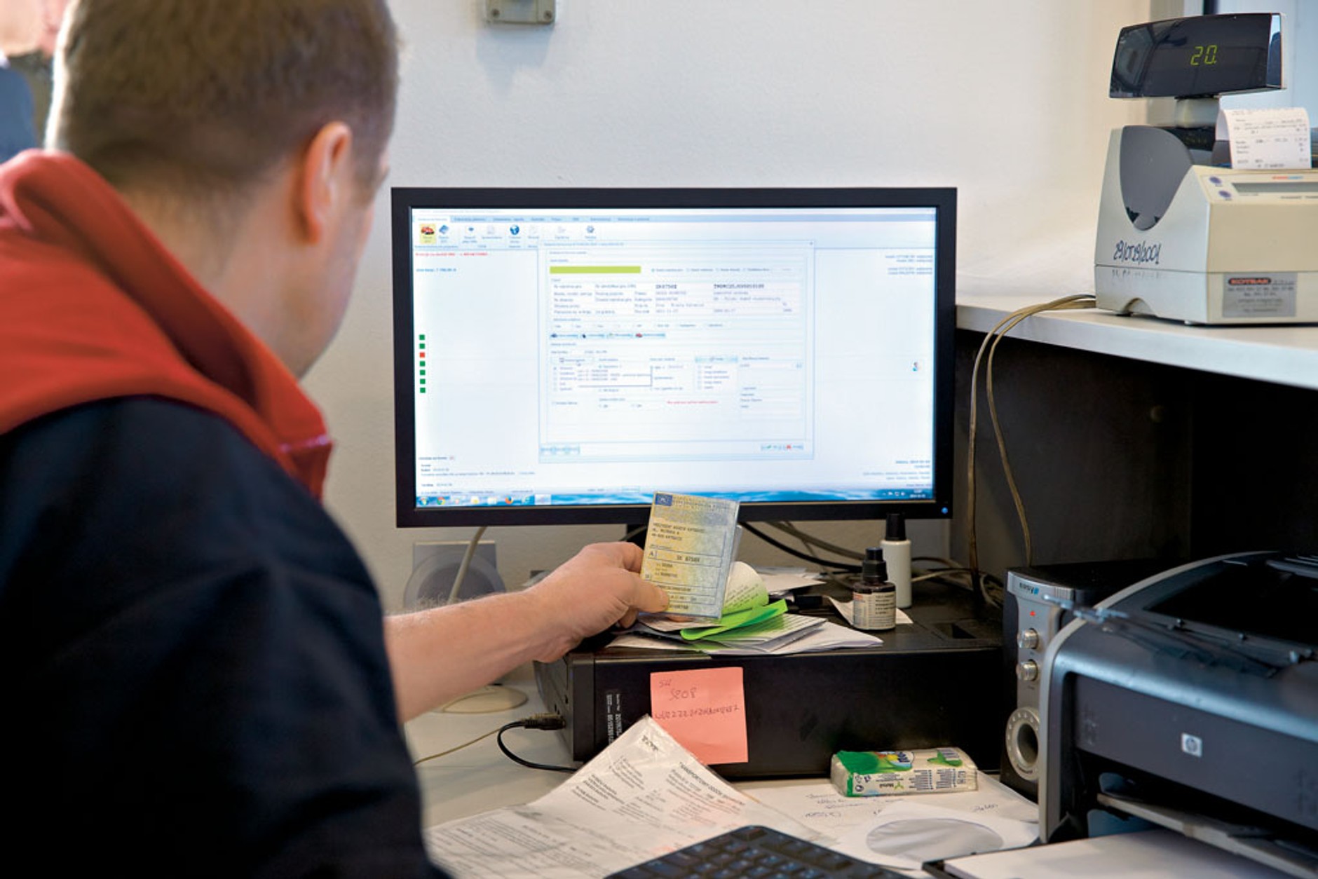 Oszustwa sprzedawców aut. Czy nadal kręcą liczniki?