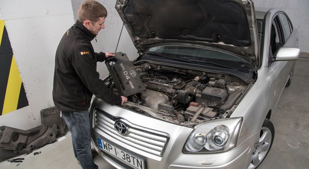 Zrób to sam. Serwisujemy Toyotę Avensis II 2.0 D4