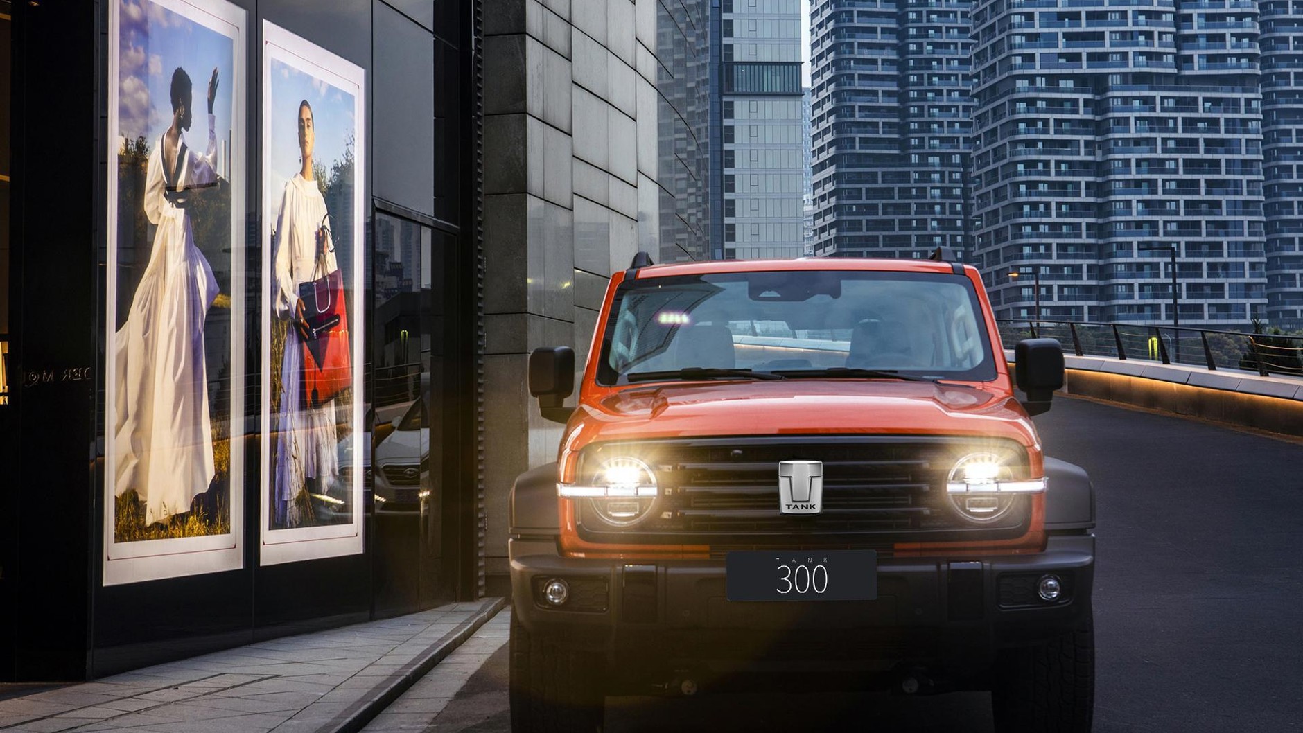 TANK 300. Chińska terenówka w stylu "Gelendy"