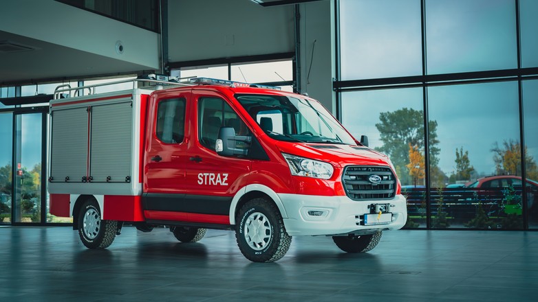 Ford Transit z podwójną kabiną i zabudową kontenerową dla Straży Pożarnej