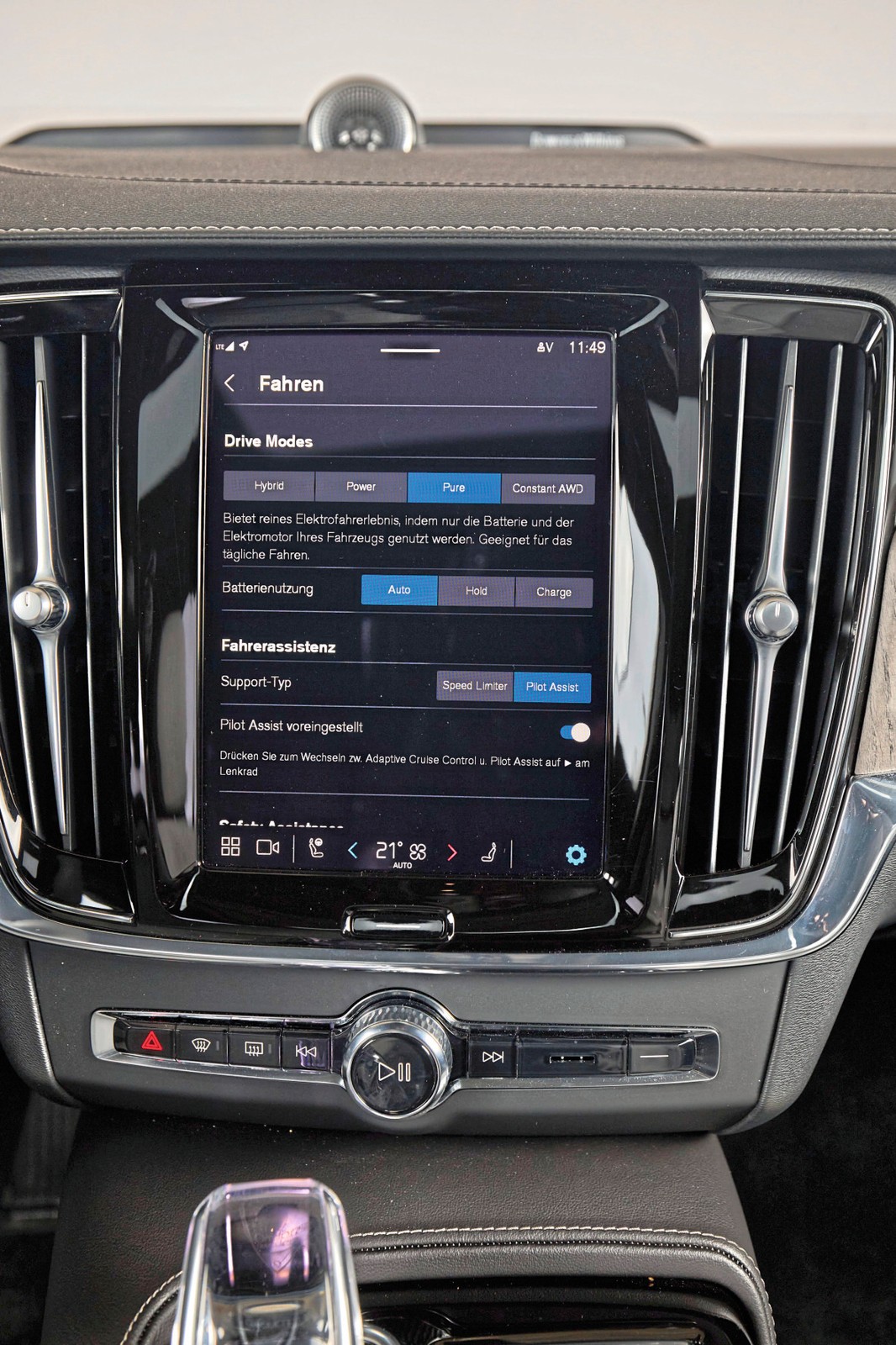 Mercedes E 400 e kontra Volvo S90 T8