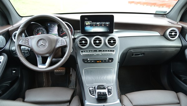 Mercedes GLC 350e 4MATIC – uniwersalna hybryda | TEST
