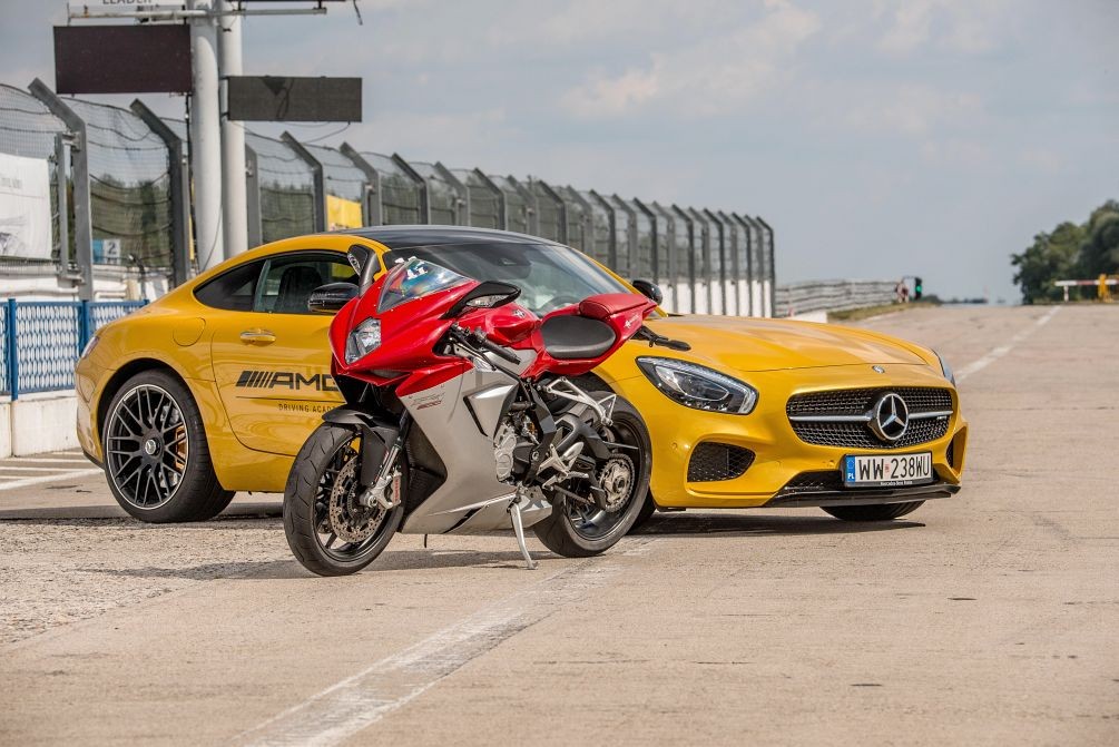MV Agusta F3 800 vs Mercedes-Benz AMG GT S