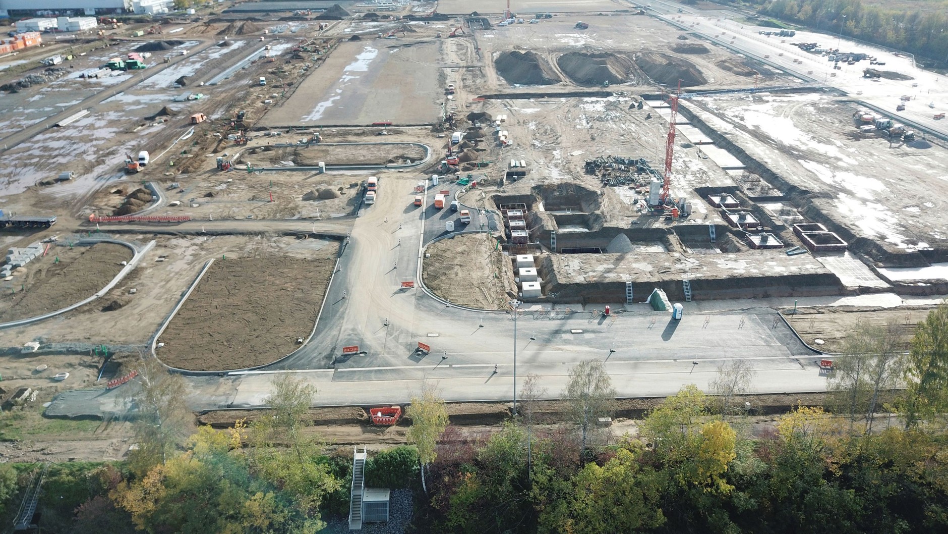 Budowa gigafabryki akumulatorów trakcyjnych koncernu VW w Salzgitter: stan na marzec 2023 r.