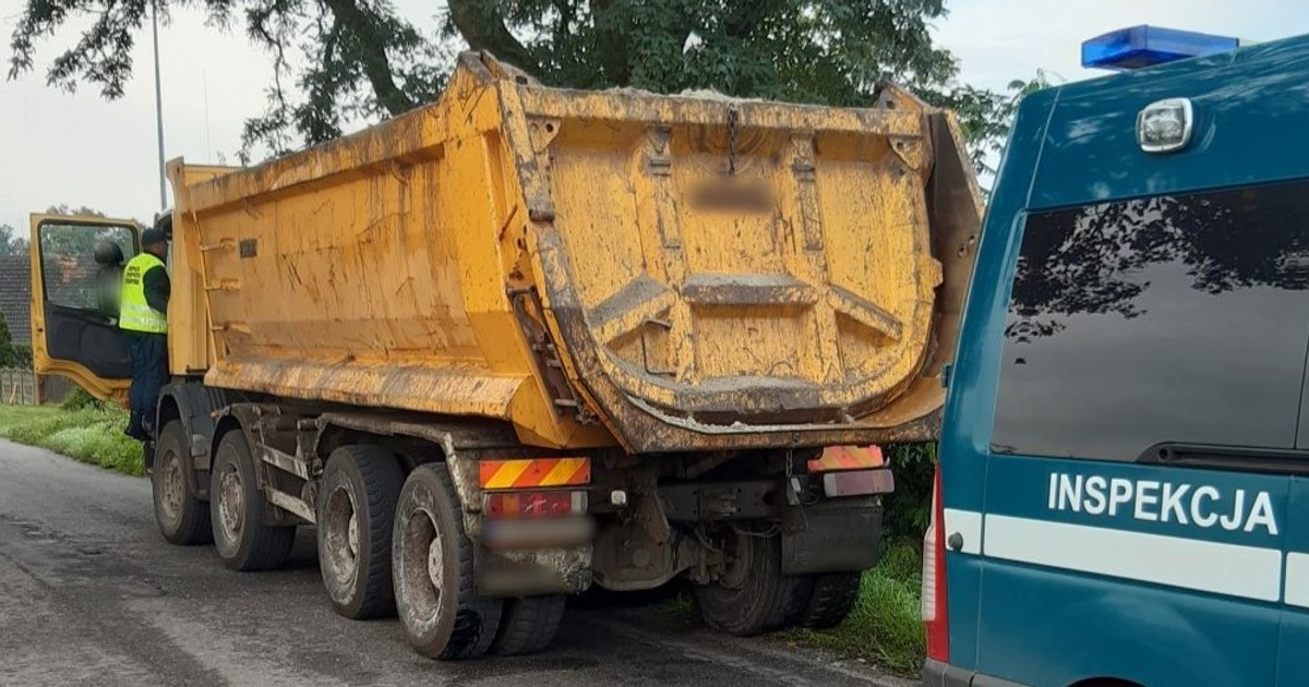 Wywrotka miała dziurawe opony i zbyt dużo towaru