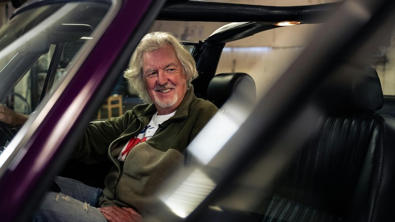James May w wystawionym na aukcję Triumphie Stagu
