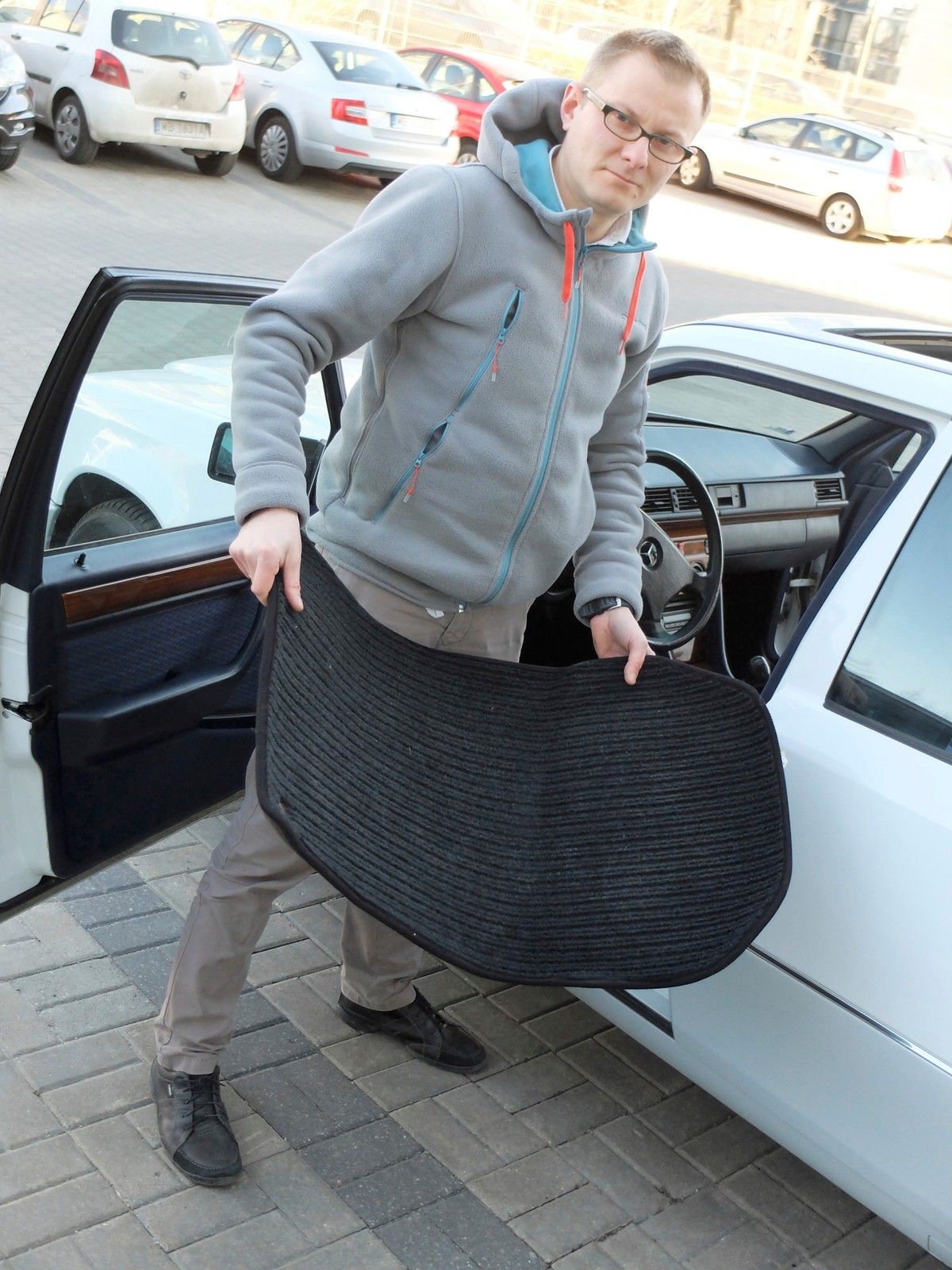 Przykre zapachy w aucie