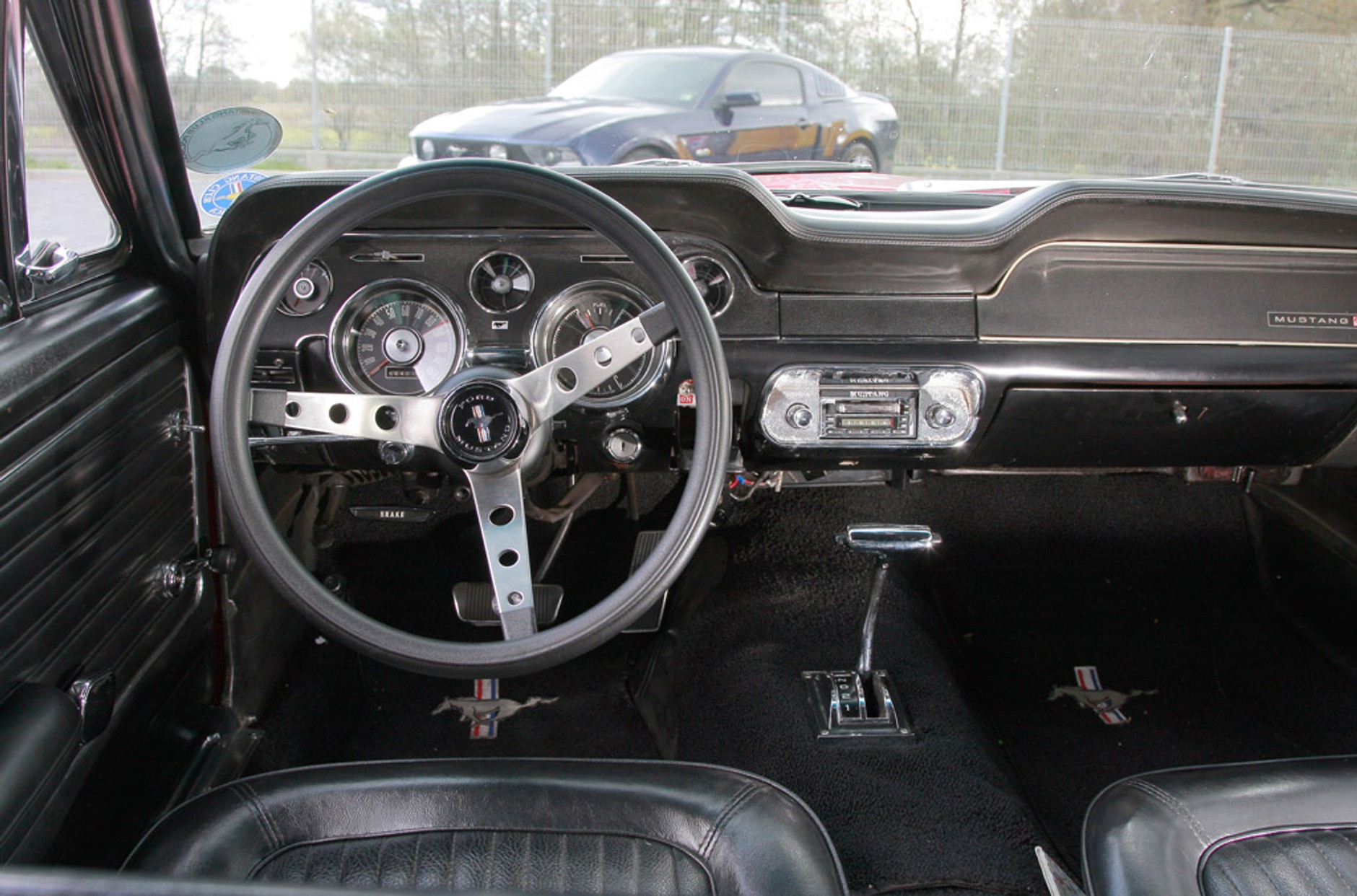 Ford Mustang I kontra Mustang V: klub koni mechanicznych