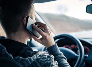 Nagminnie korzystamy z telefonów w czasie jazdy. Wyeliminują to kamery?