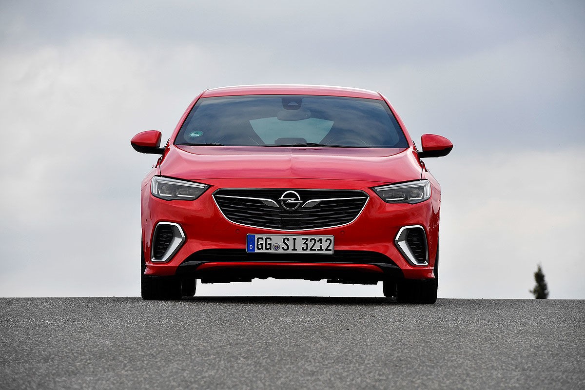 Skoda Superb kontra Opel Insignia - który daje więcej frajdy z jazdy?