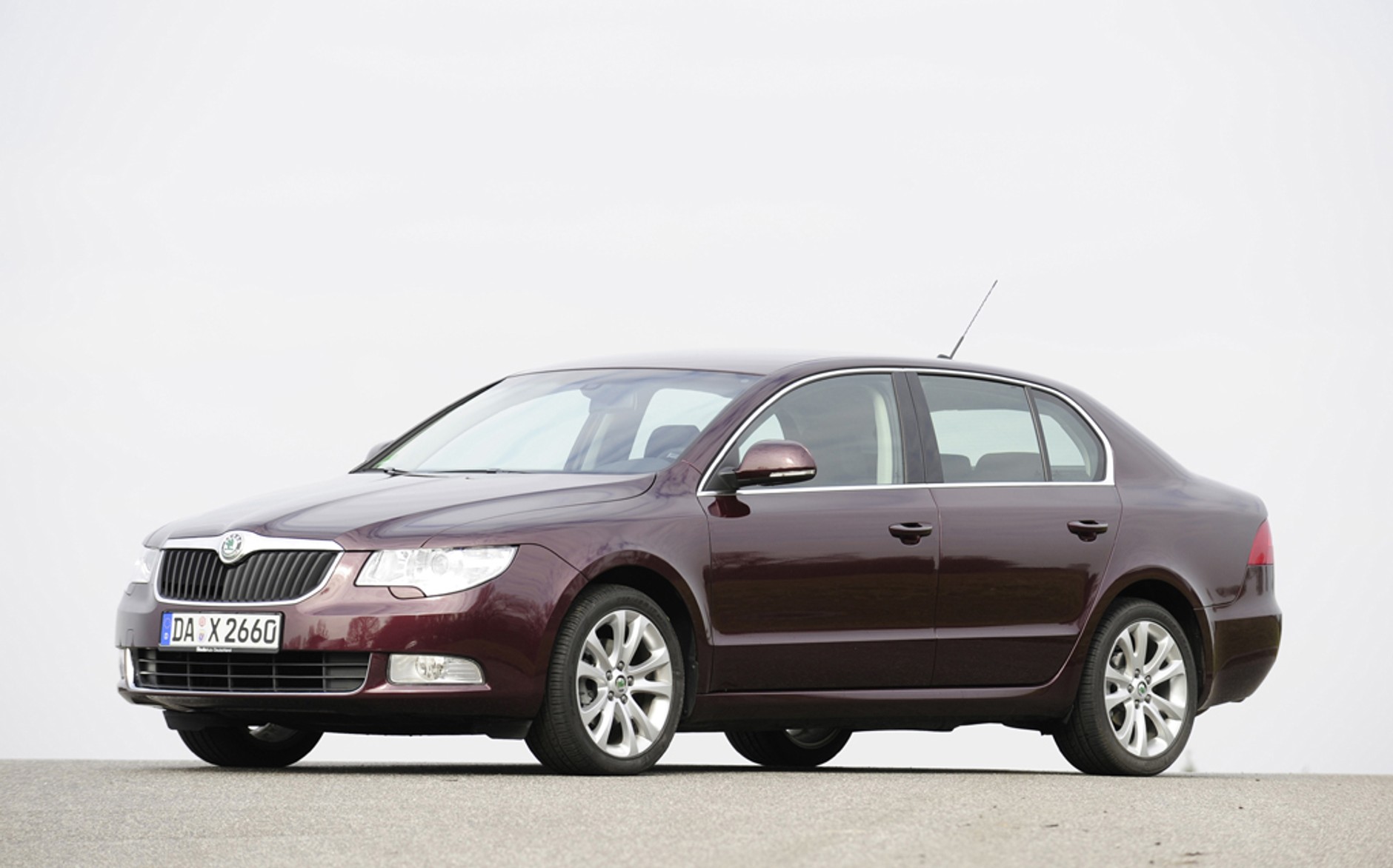 7 Wspaniałych: Poznaj mistrza klasy średniej: Honda Accord kontra Skoda Superb, Ford Mondeo, Citroen C5, Opel Insignia, Toyota  Avensis i Volkswagen Passat