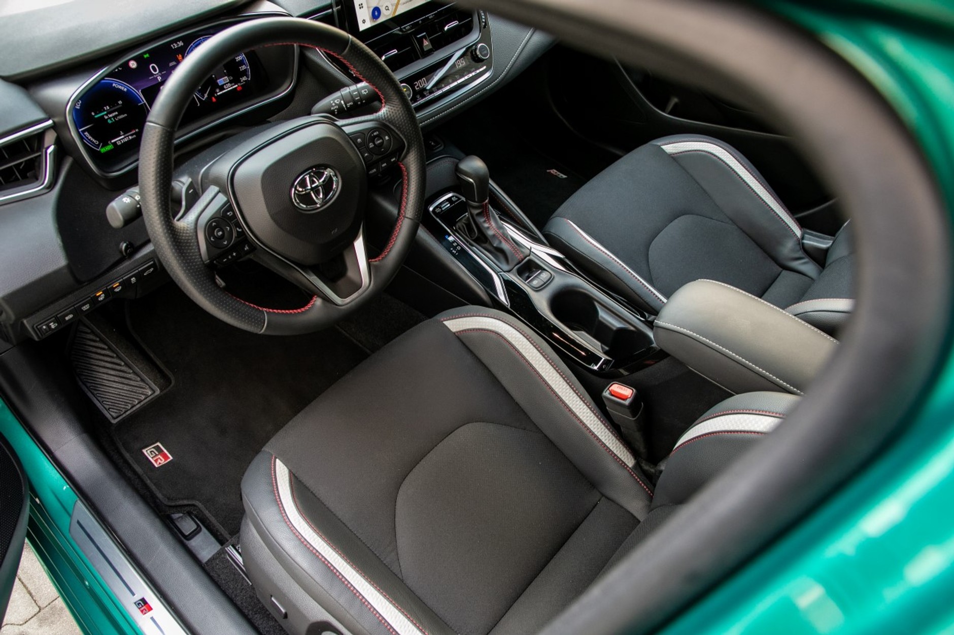 Toyota Corolla 2.0 Hybrid TS Kombi Super Green