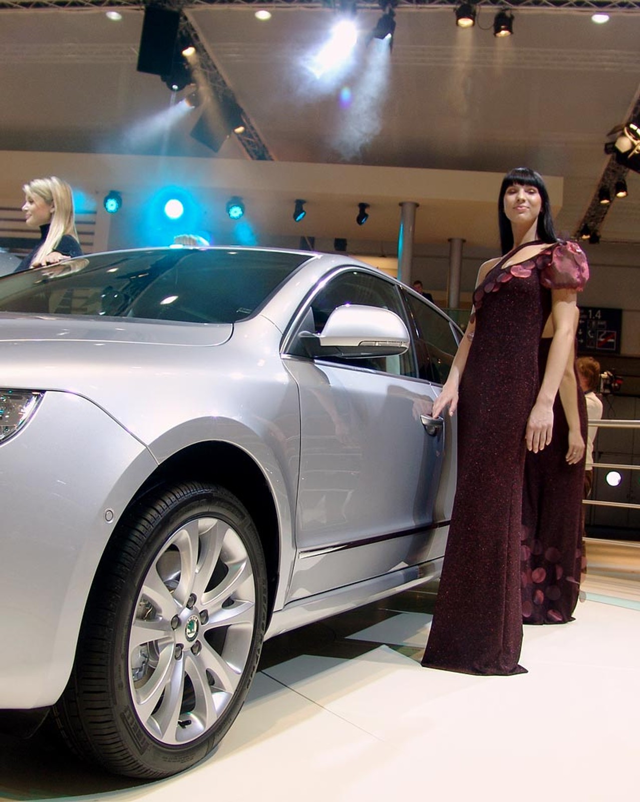 AMI/AMITEC 2008: dziewczyny i samochody