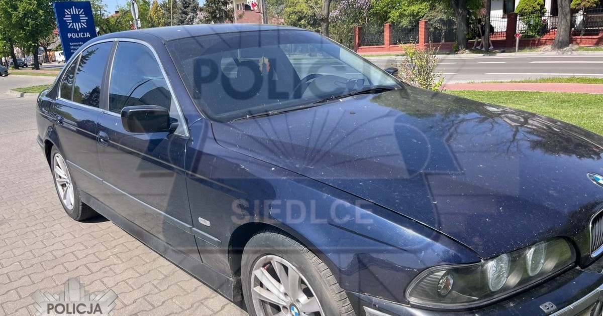 Miał pecha, bo nie zdążył zabrać auta po kolizji. Był poszukiwany