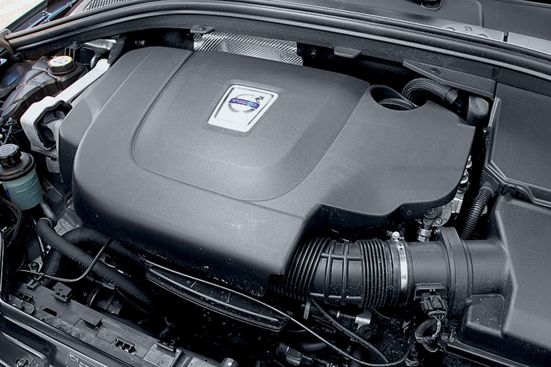 Volvo XC 60 kontra Mercedes GLK, Audi Q5 i BMW X3: świeży powiew w klasie SUV