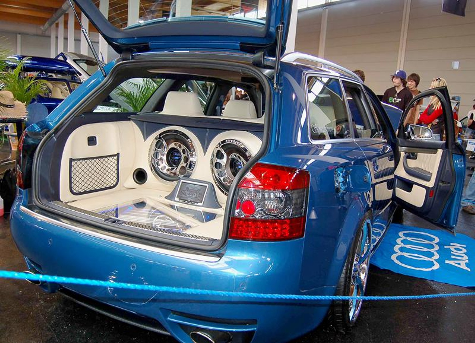 Tuning World Bodensee 2008: Golfy, drifting i dziewczyny -  fotogaleria (2)