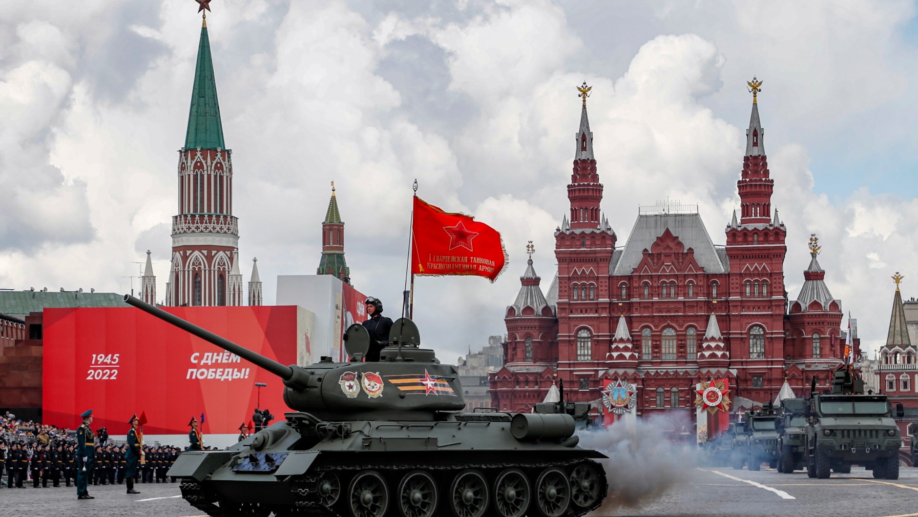 Parada wojskowa w Moskwie z okazji Dnia Zwycięstwa - czołgi T34