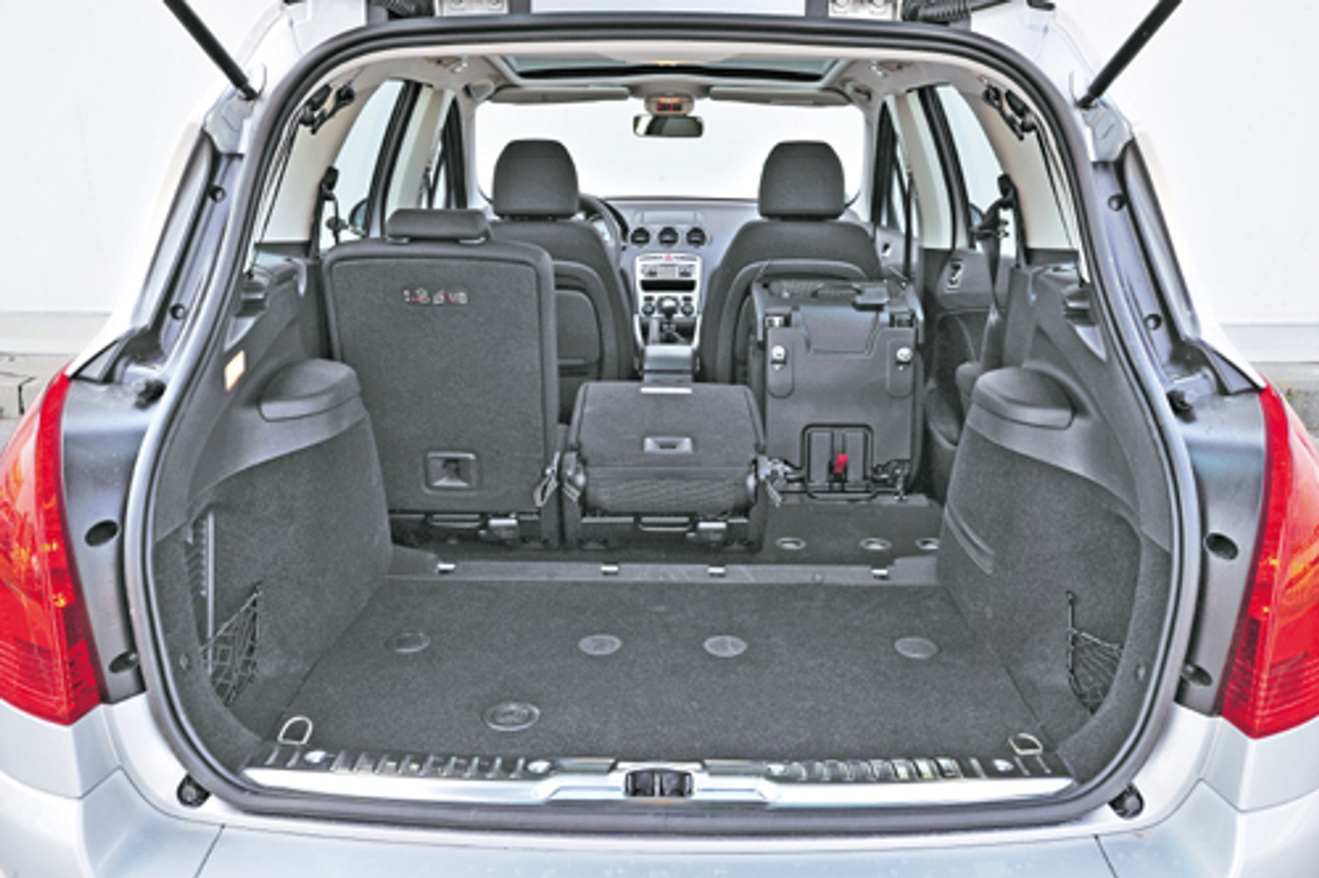 Hyundai i30 CW kontra VW Golf Variant i Peugeot 308 SW - Golf poważnie zagrożony