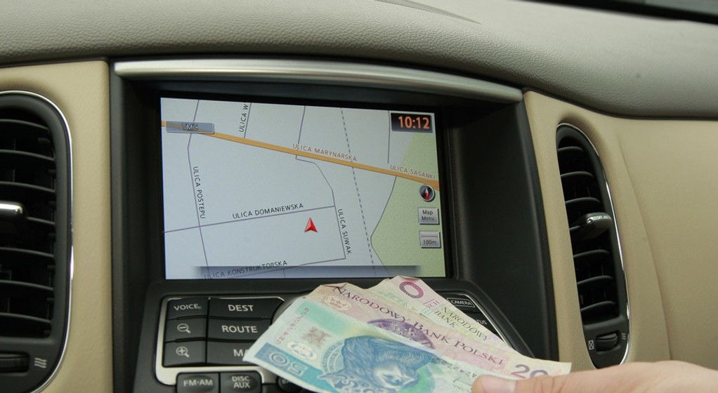 Fabryczna nawigacja: Kto kupił, ten głupi?