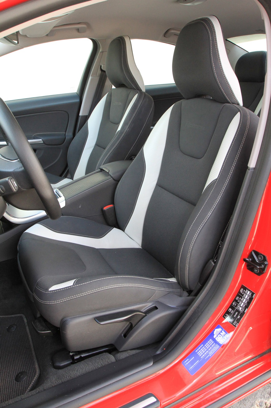 Volvo S60 T5 R-Ddesign: jeździ tak dobrze, jak wygląda