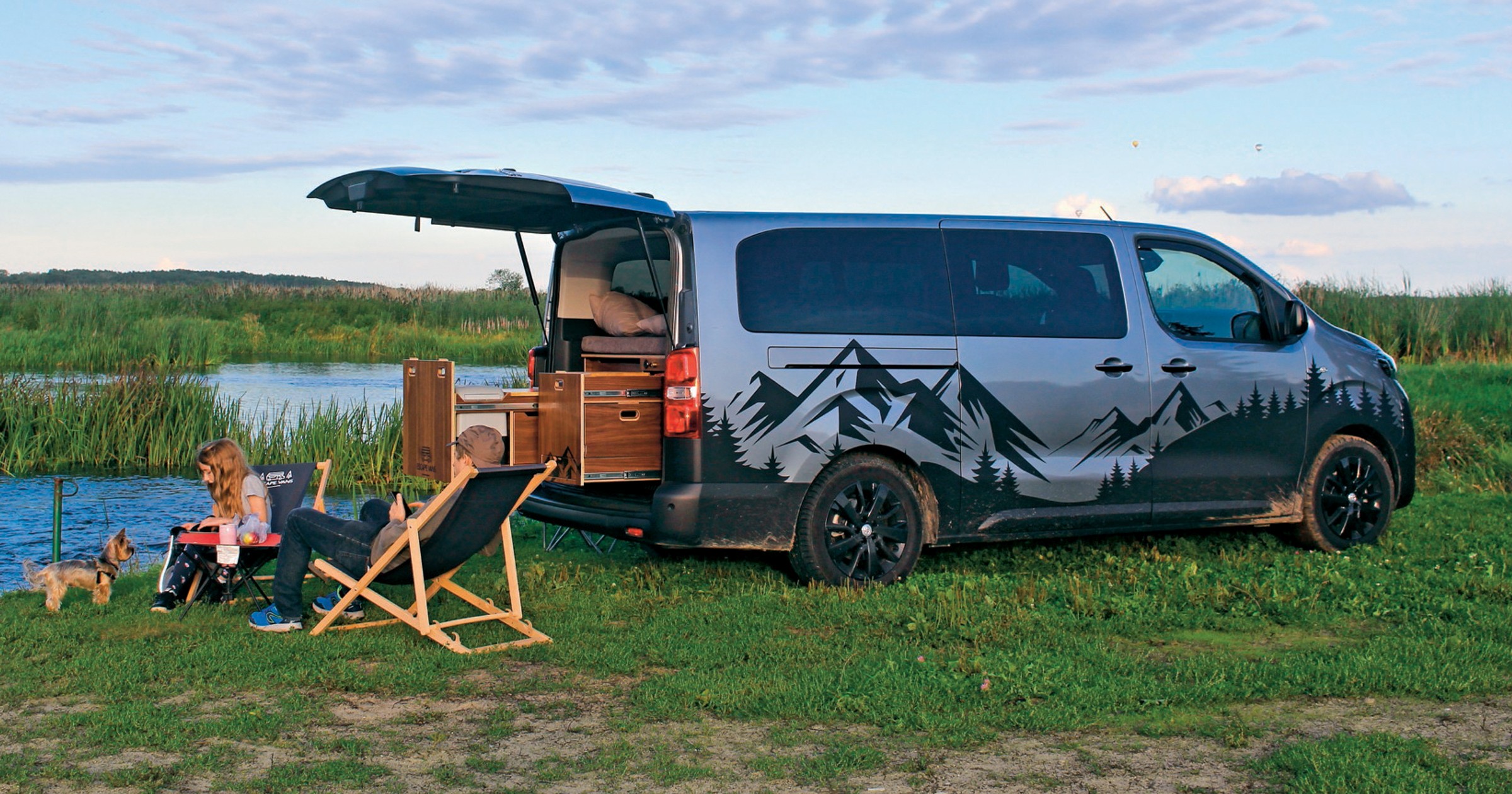 Toyota Proace Verso Long 2.0 D-4D z zabudową kamperową.