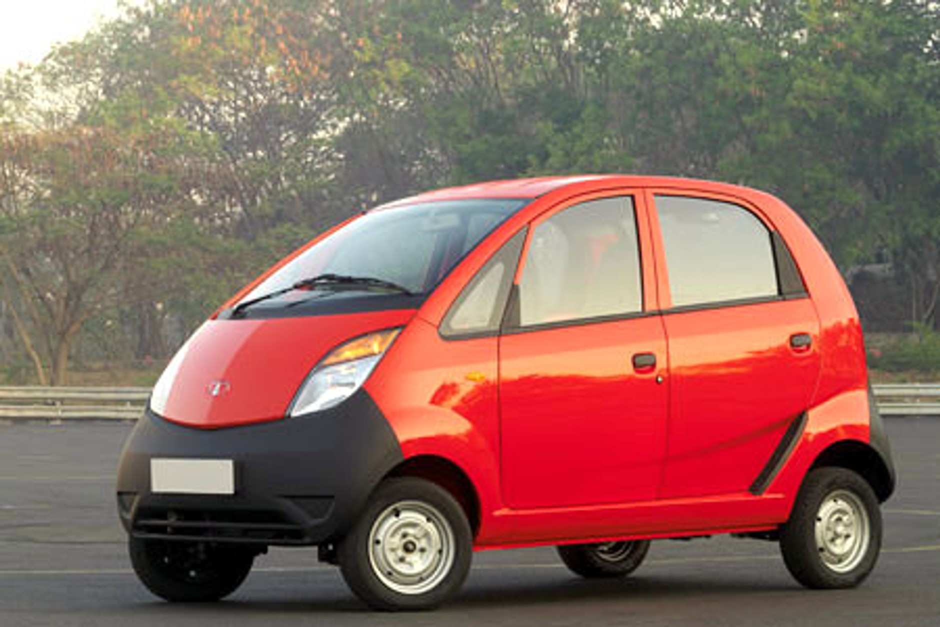 Tata Nano: przyjęto przedpłaty na kilkaset tysięcy egzemplarzy!