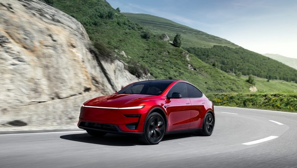 Tesla Model Y teraz także w wersji Performance. 40 tys. zł za dodatkowe 83 KM