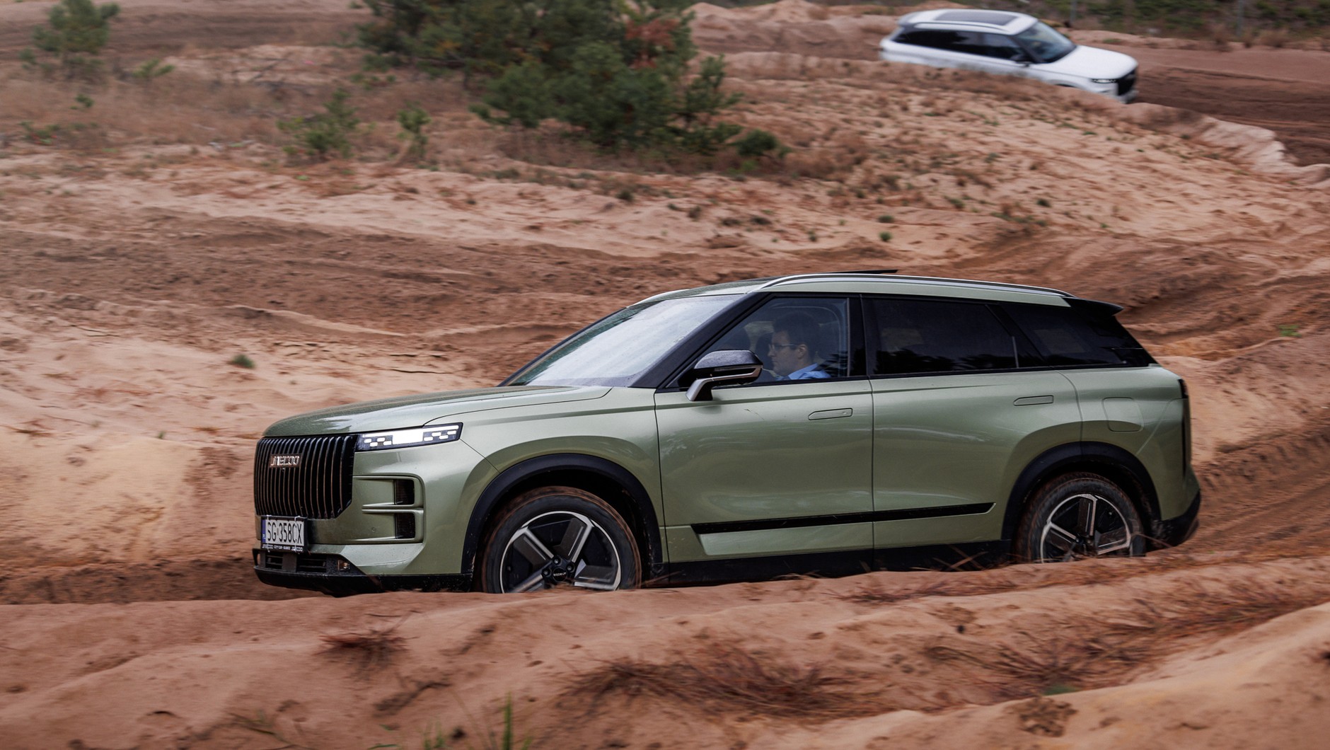 Jaecoo J7 na torze offroadowym