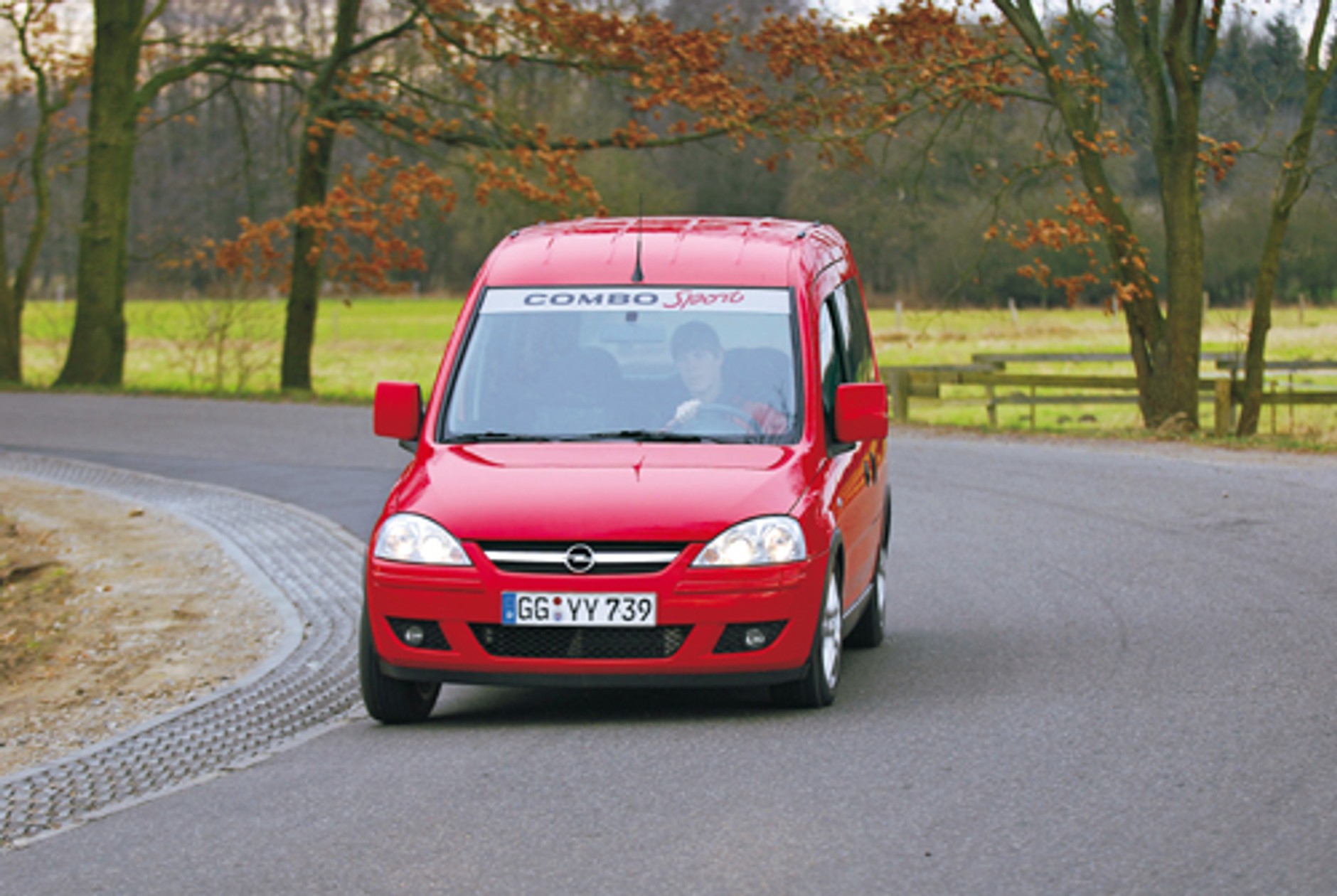 Renault Kangoo, Skoda Roomster, Opel Combo, VW Caddy - Mistrzowie praktyczności