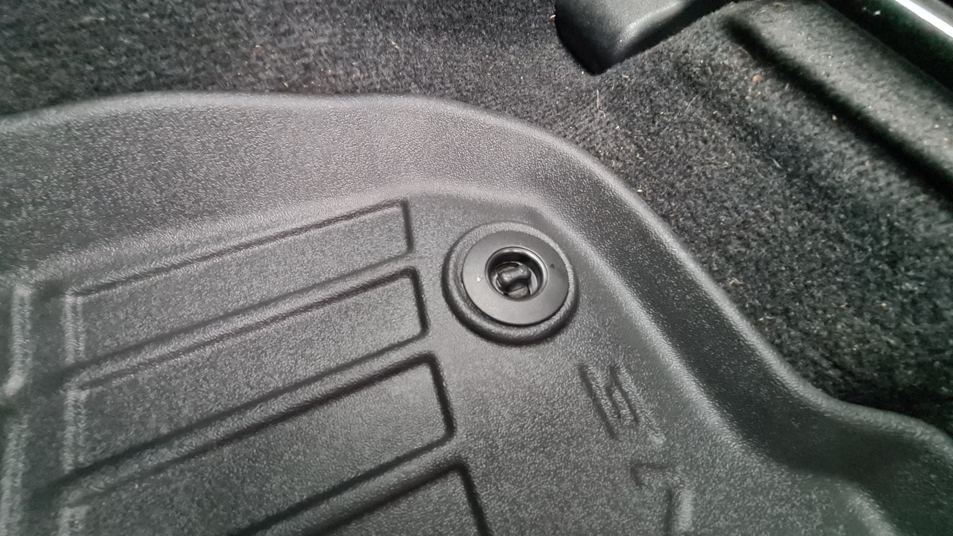 Sezonowa wymiana dywaników w samochodzie