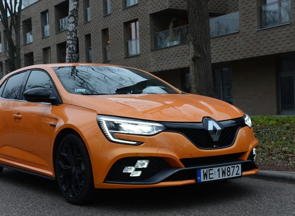 Tragiczny wypadek pod Oświęcimiem. Nie każdy wie, że Renault Megane R.S. jest dość wymagającym autem