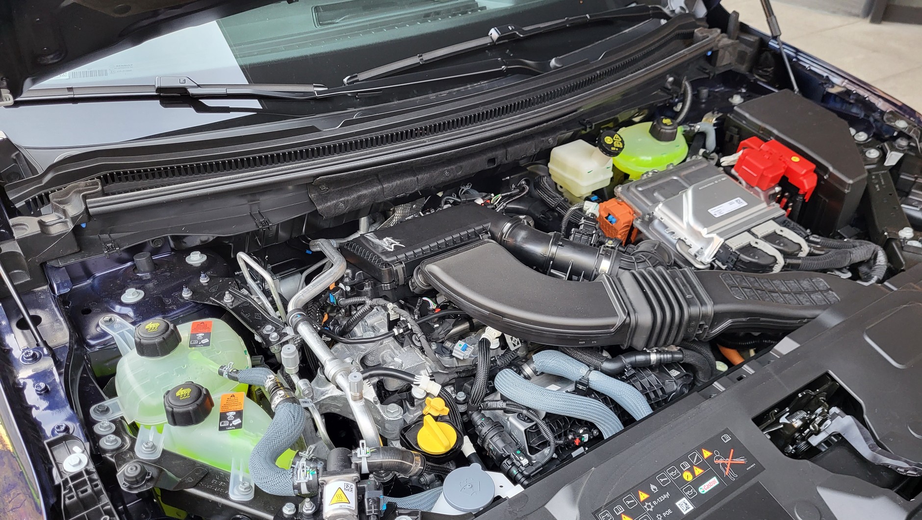 Renault Espace 2023: na razie nie ma wyboru, dostępna jest tylko benzynowa hybryda 1.2 o mocy systemowej 200 KM