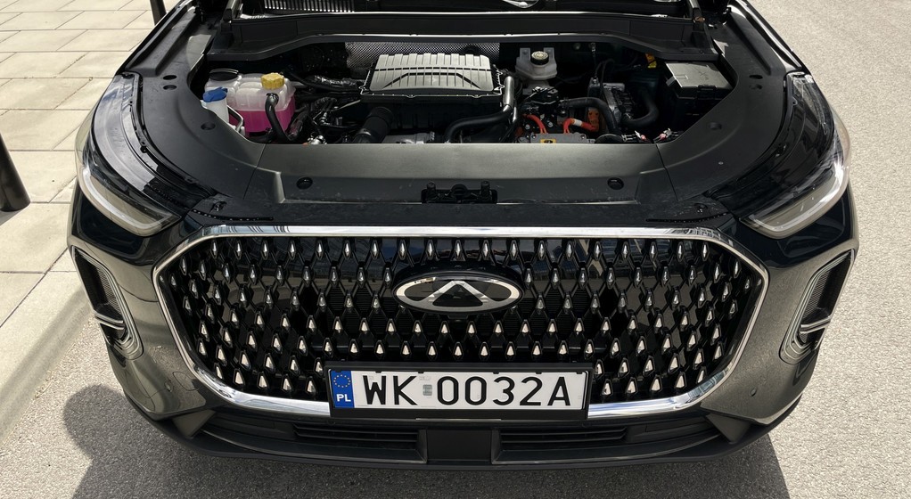 Hybrydowy chiński SUV Chery Tiggo 9