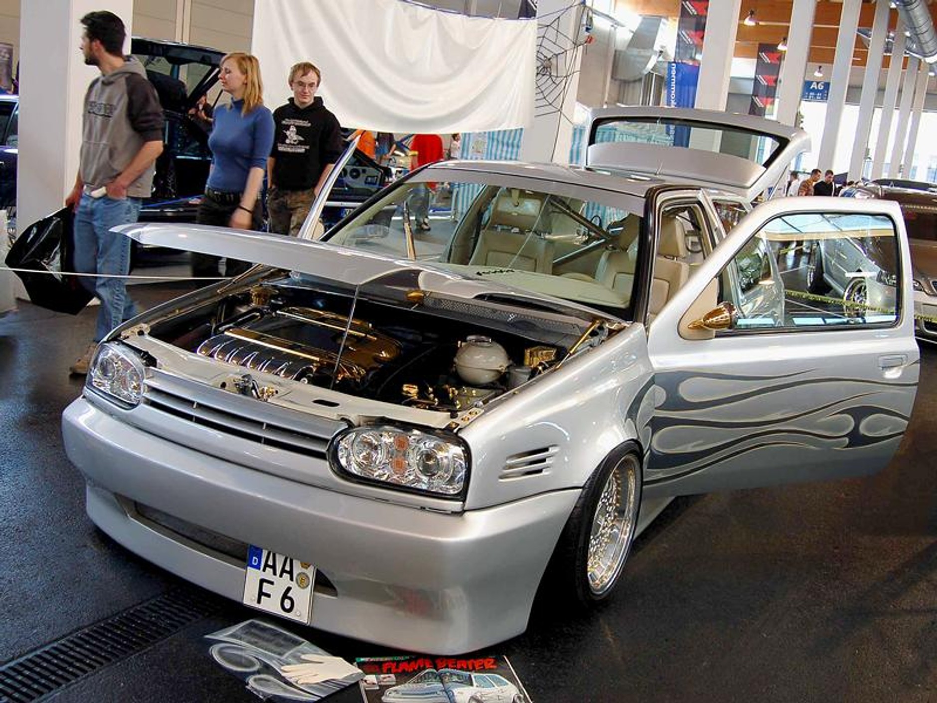 Tuning World Bodensee 2008: Golfy, drifting i dziewczyny -  fotogaleria (2)