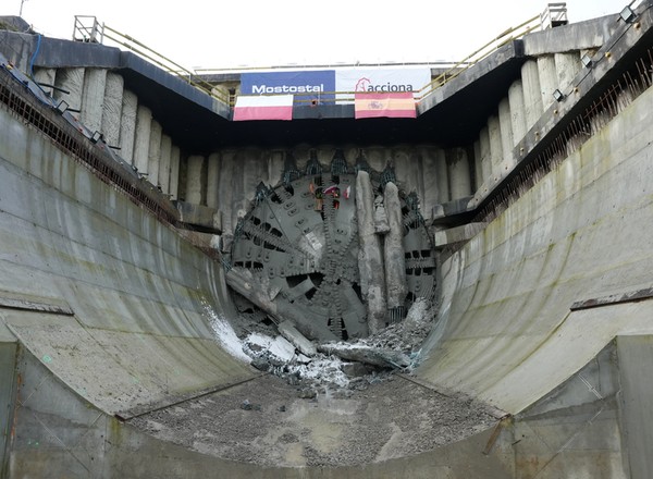 Karpatka TBM przebiła tunel na S19. Pierwsza nawa odhaczona. Co dalej?