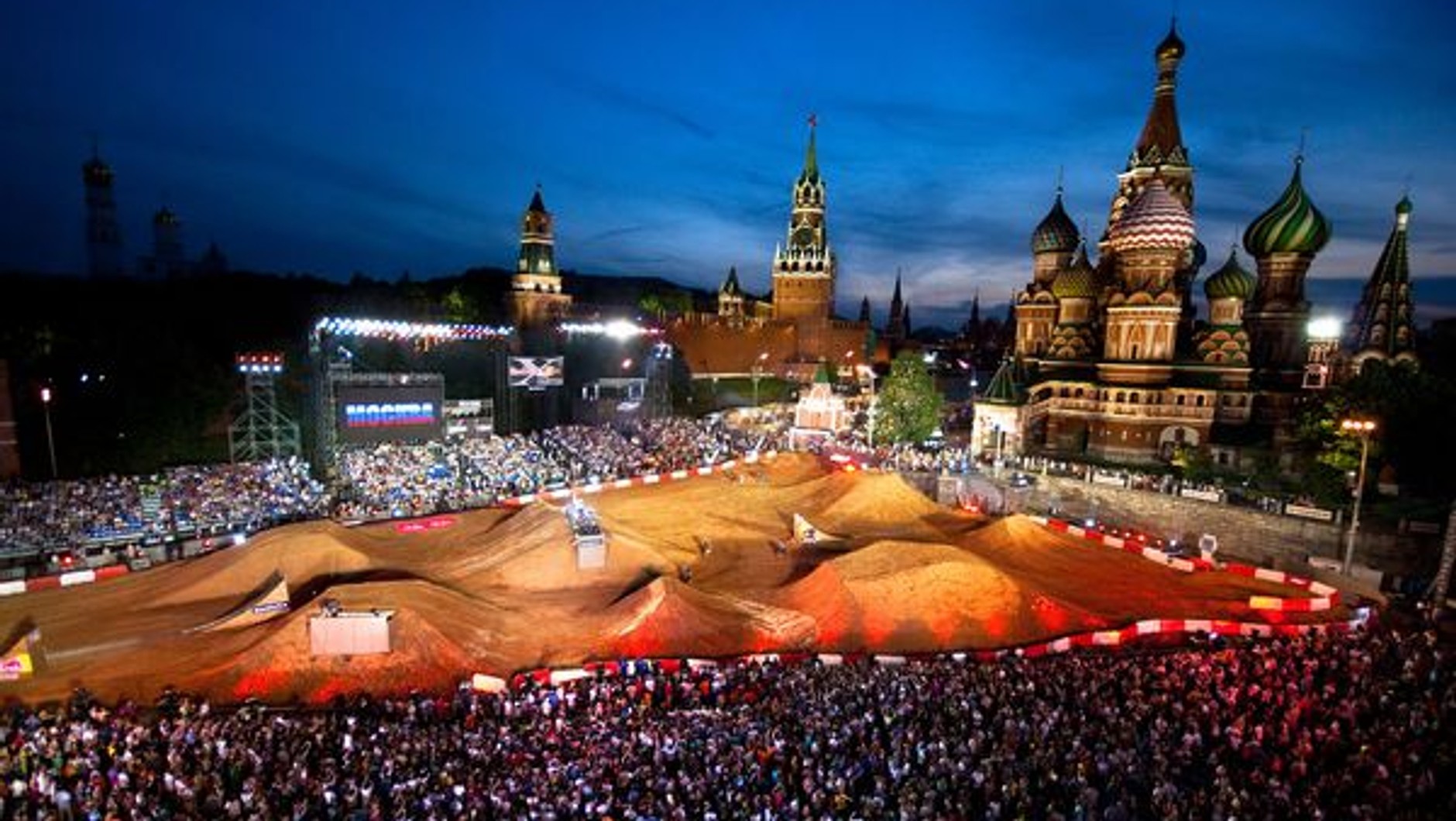 Plac Czerwony areną Red Bull X-Fighters
