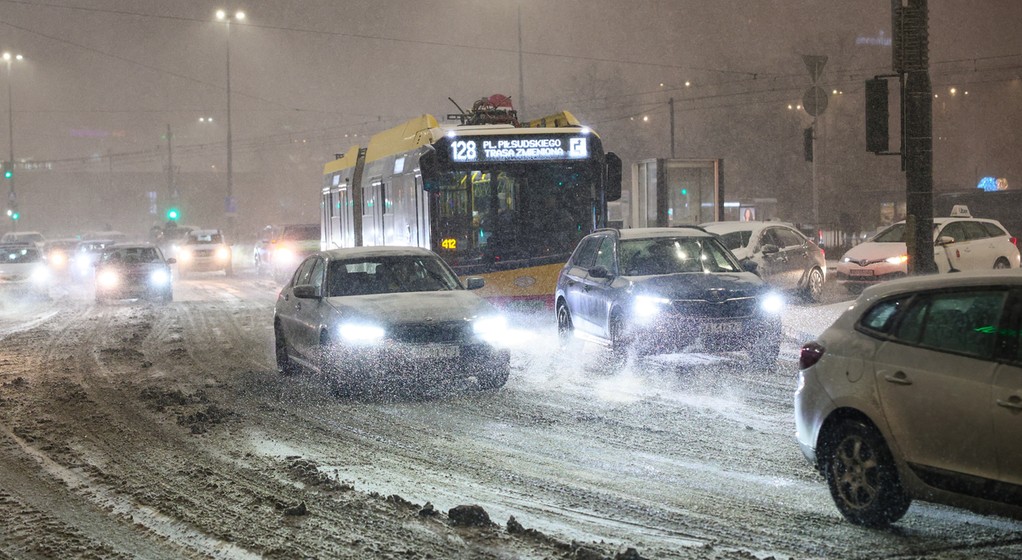 25c30275 - WARSZAWA INTENSYWNE OPADY ŚNIEGU (intensywne opady śniegu)