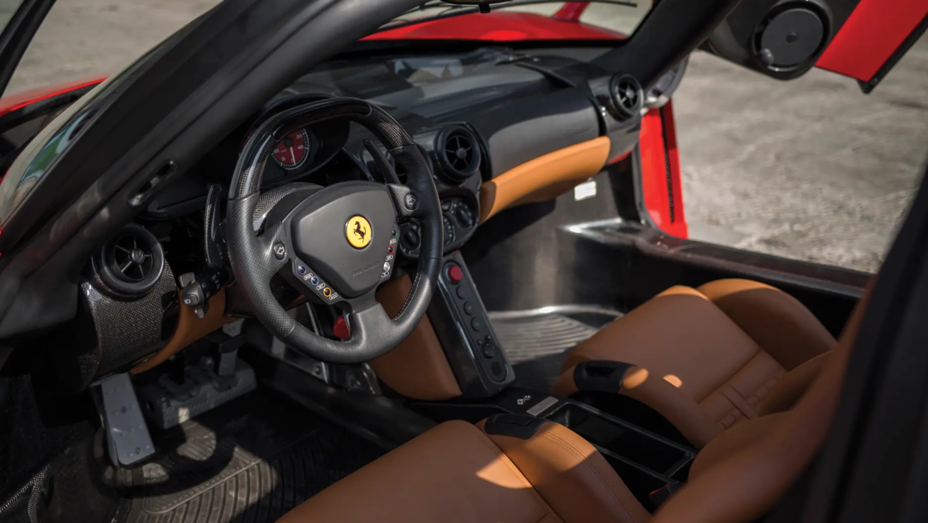 Ferrari Enzo Jana Pawła II trafiło w 2015 r. na aukcję w USA