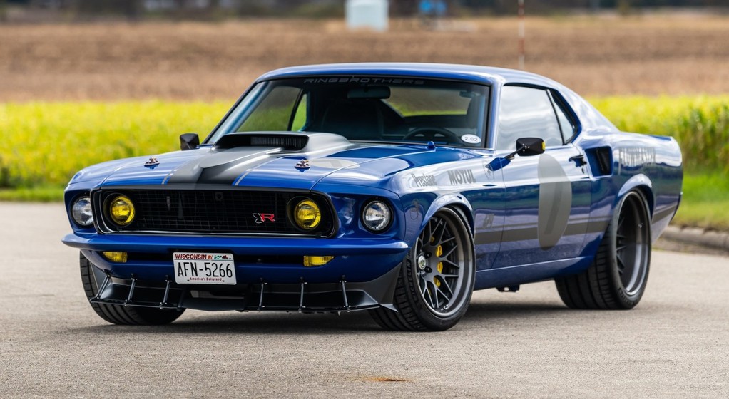 Ford Mustang Mach 1 UNKL stuningowany przez Ringbrothers