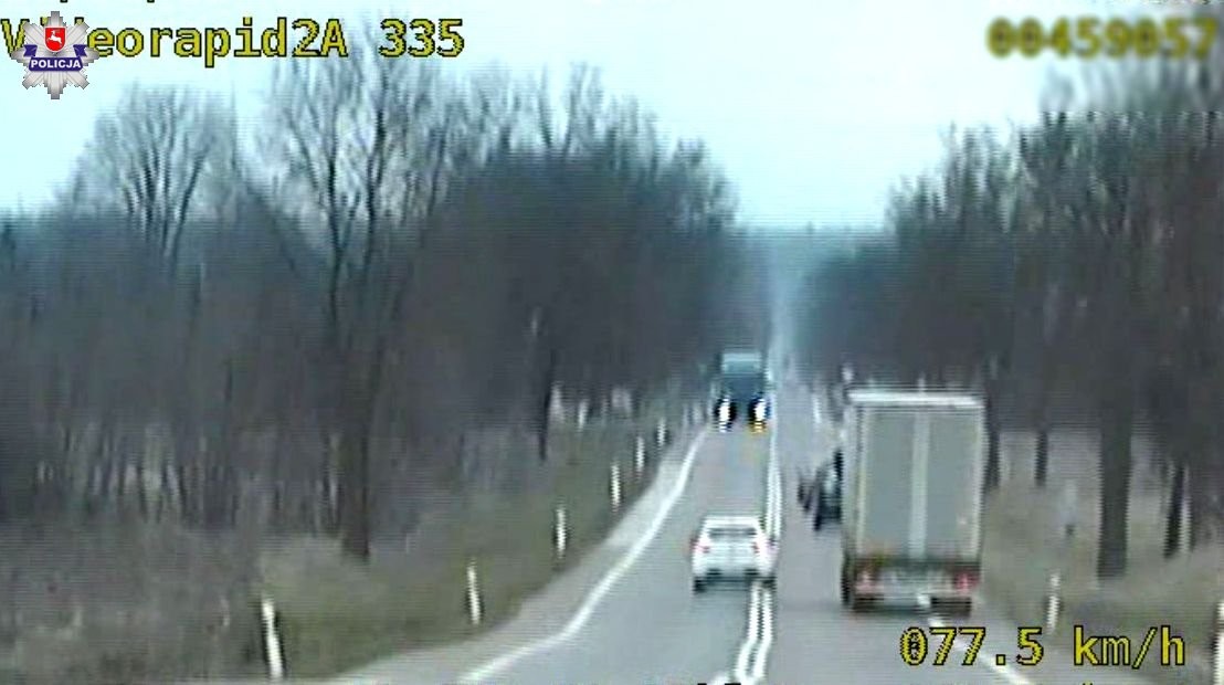 Policjanci ostudzili zapał 23-letniego kierowcy, który łamał przepisy, bo spieszył się do "chorej babci"