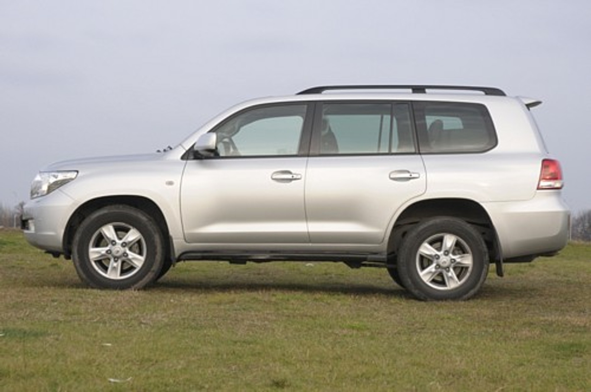 Toyota Land Cruiser v8 4.7 - Kolos w terenie