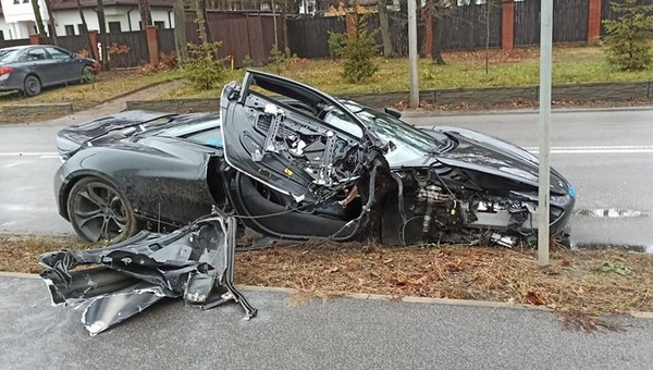 McLaren 720S Spider rozbity w Otwocku. Auto za 2 mln zł na złom