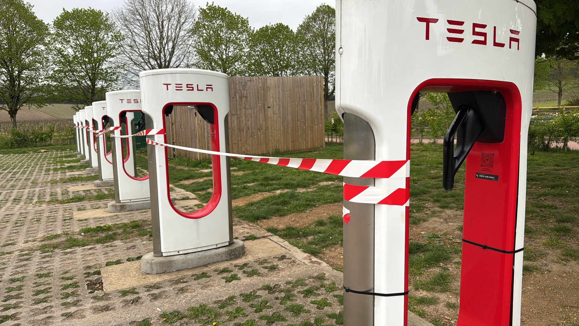 Problem kradzieży kabli dotyka wszystkich operatorów –&nbsp;zmaga się z nim też Tesla