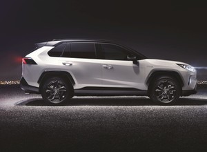 Toyota RAV4 droższa od Camry - rusza przedsprzedaż nowego SUV-a