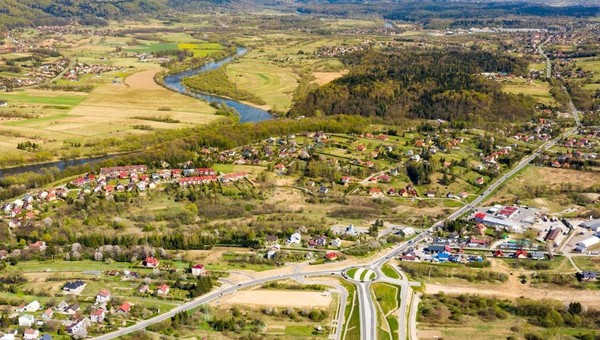 Druga część obwodnicy Sanoka w realizacji. W jej skład wejdzie nowy most nad Sanem