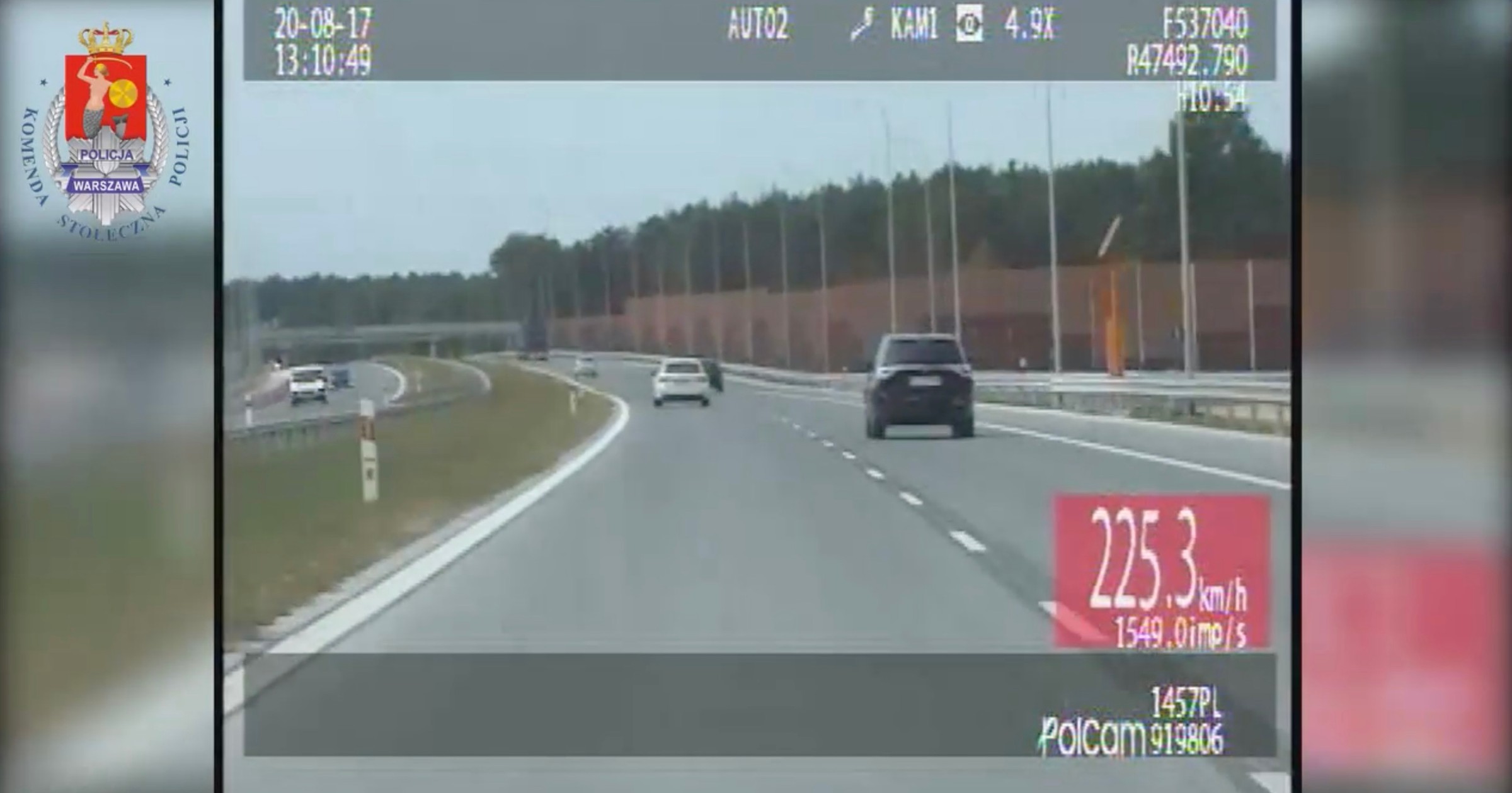 225 km/h - wpadł, bo wyprzedził radiowóz